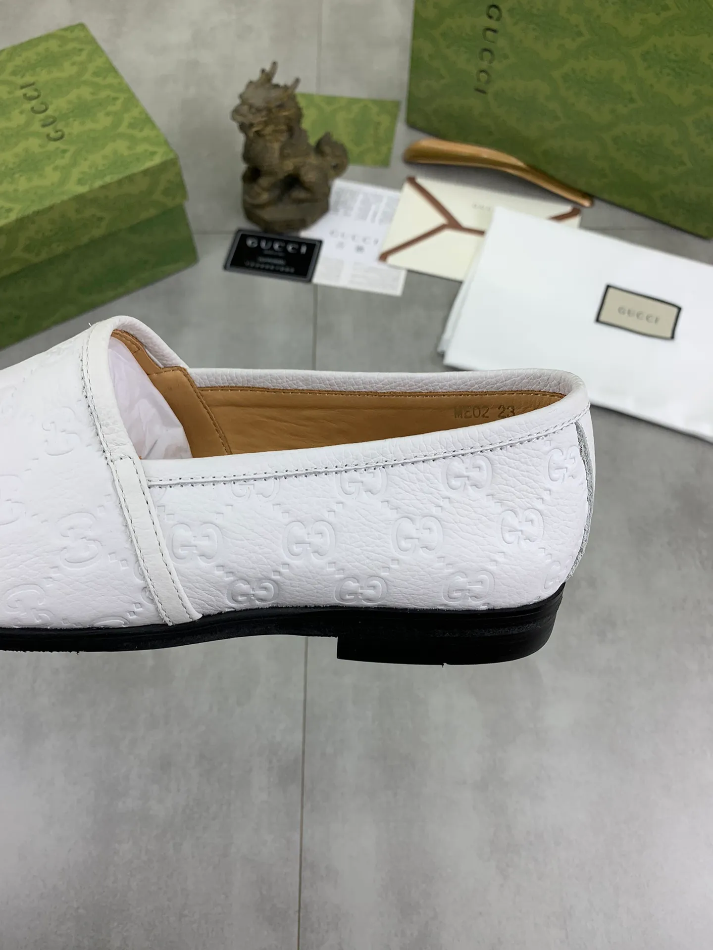 Men's Men's Shoes 💰P500💰【New Style】Water-dyed Niuli Gucci's most popular selection of lazy slip-on leather shoes (Gucci) official website latest Gucci lazy leather shoes, hot style 💥 simple and elegant style, exclusive for trendy men. Unique official website latest brand original double G embossing Elements 👑 Original Gucci decoration, fashionable and elegant, fabric original calfskin ✅ fully imported first-layer cowhide lining, official website designated wear-resistant, rubber business outsole, classic model taken at the counter in real life 🎬38-44 Various colors available